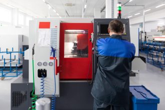 Machine industrielle personnalisée : un levier de compétitivité pour votre entreprise